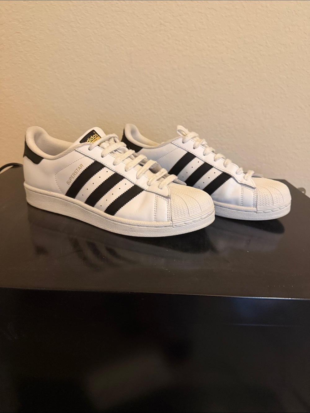 Women’s adidas Originals Superstar | Size 9 - Picture 3 of 6
